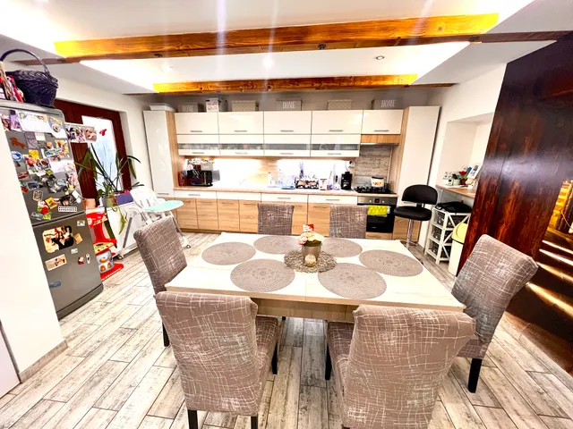 Eladó ház Mikepércs 210 nm