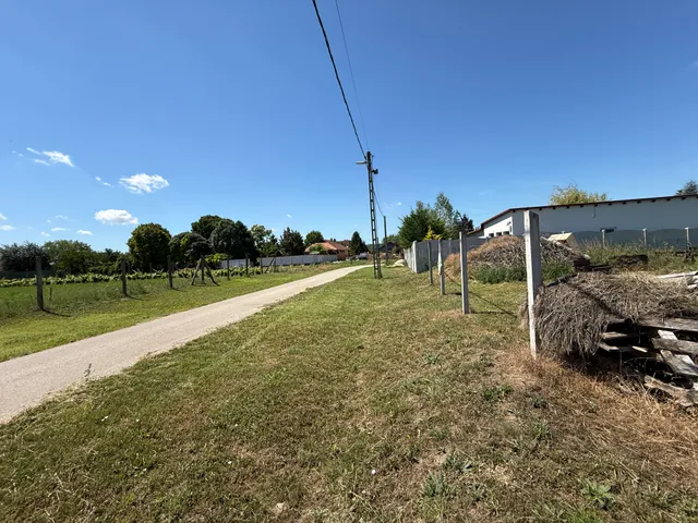 Eladó telek Balatonszabadi, Gábor Áron 824 nm
