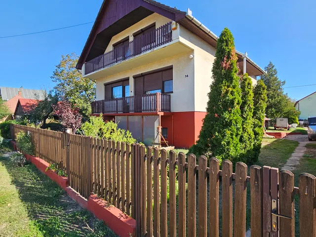 Eladó ház Debrecen, Pércsikert 250 nm