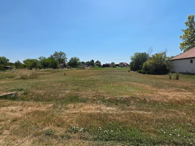 Eladó telek Aba 1240 nm