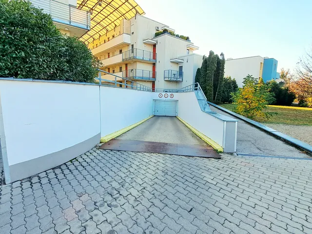 Eladó garázs Székesfehérvár, Palotaváros, Tobak 18 nm