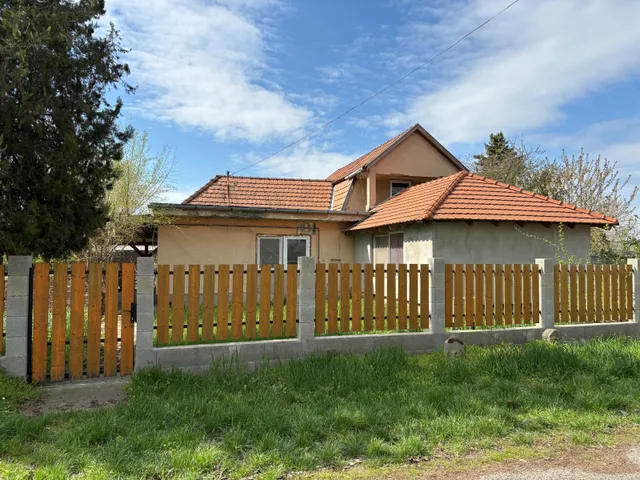 Eladó ház Majosháza 121 nm