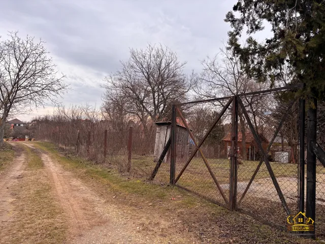 Eladó telek Taksony 2555 nm