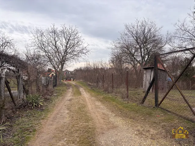 Eladó telek Taksony 2555 nm