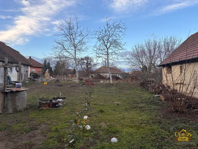 Eladó telek Tököl 782 nm