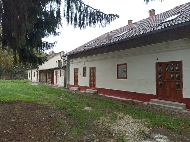 Eladó kereskedelmi és ipari ingatlan Kaposvár, Belváros 400 nm