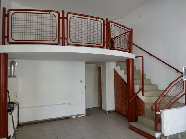 Eladó kereskedelmi és ipari ingatlan Kaposvár, Belváros 61 nm