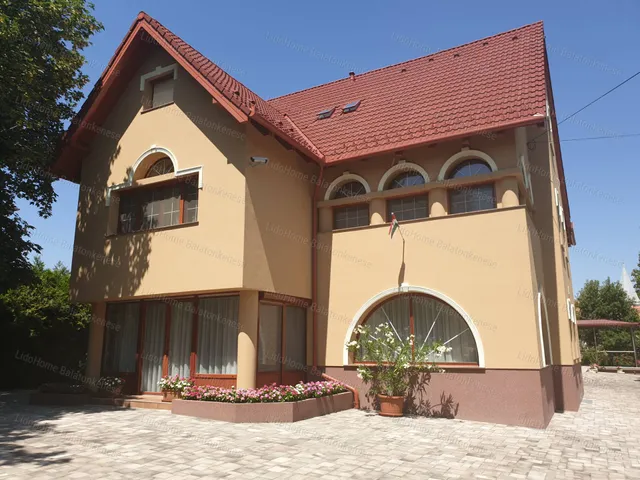 Eladó ház Balatonalmádi 500 nm