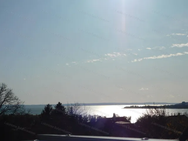 Eladó ház Balatonfűzfő 250 nm