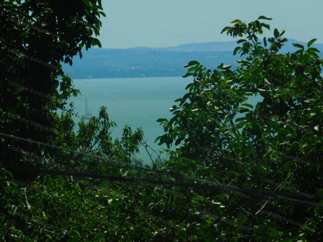 Eladó ház Balatonfűzfő 250 nm