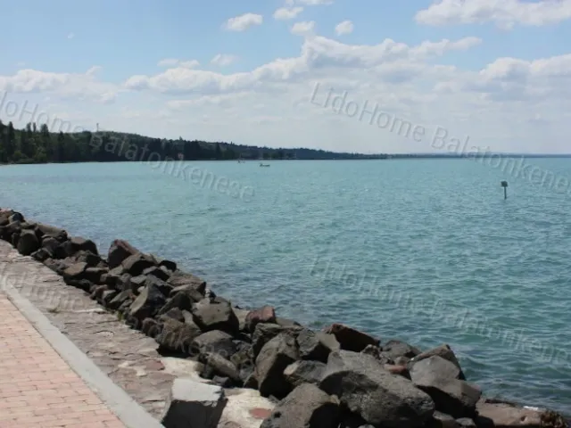 Eladó telek Balatonakarattya 1170 nm