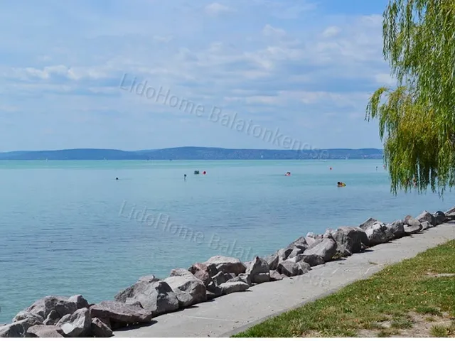 Eladó telek Balatonakarattya 2570 nm