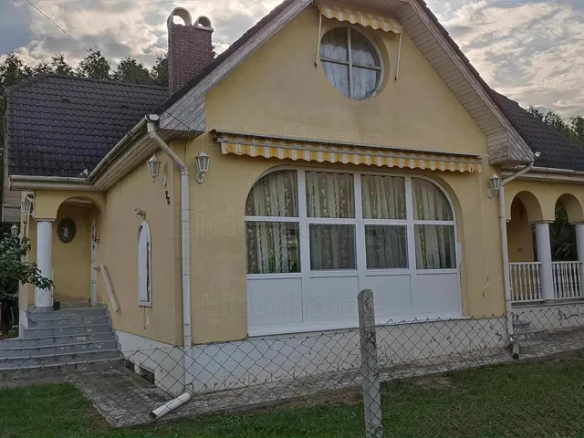 Eladó ház Lepsény 242 nm