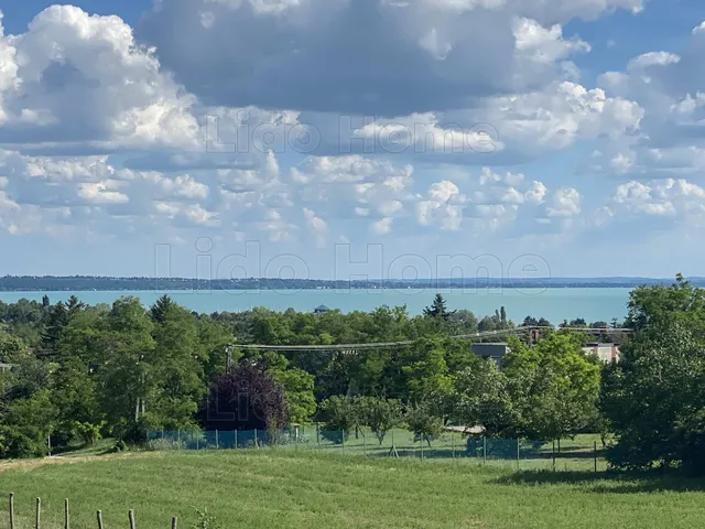 Eladó ház Balatonkenese 185 nm