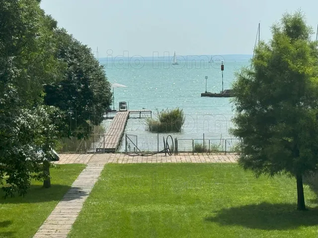 Eladó üdülő és hétvégi ház Balatonkenese 98 nm