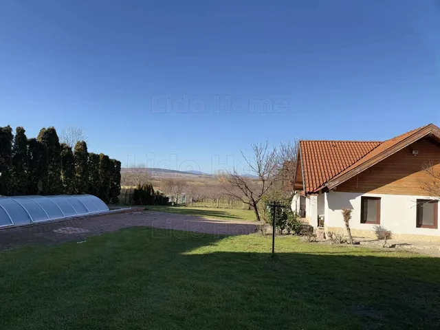 Eladó ház Papkeszi 306 nm