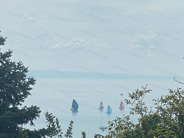 Eladó ház Balatonakarattya 250 nm