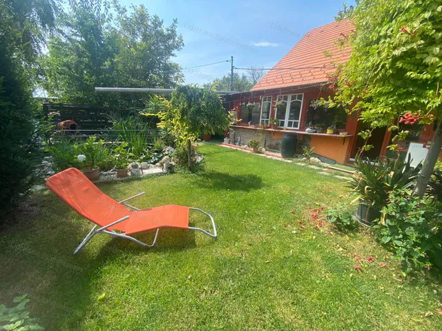 Eladó ház Balatonakarattya 250 nm