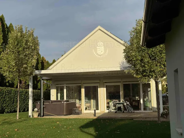 Eladó üdülő és hétvégi ház Balatonkenese 98 nm