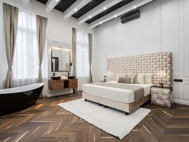 Eladó ház Balatonkenese 250 nm