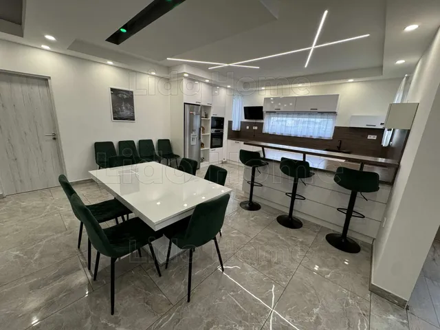 Eladó ház Ságvár 250 nm