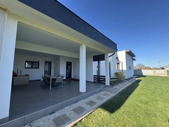 Eladó ház Ságvár 250 nm