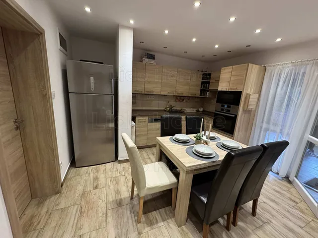 Eladó üdülő és hétvégi ház Balatonkenese 100 nm