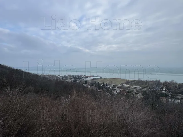 Eladó telek Balatonkenese 3000 nm