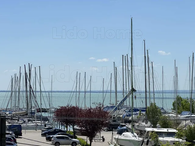 Eladó kereskedelmi és ipari ingatlan Balatonkenese 400 nm