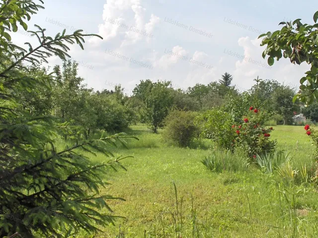 Eladó telek Dombóvár 1374 nm