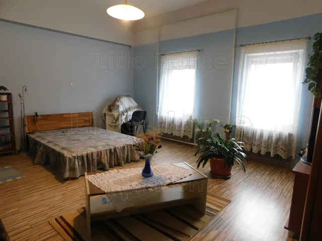 Eladó ház Csikóstőttős 172 nm