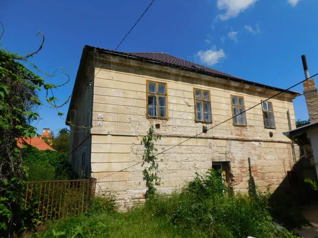 Eladó ház Hőgyész 256 nm