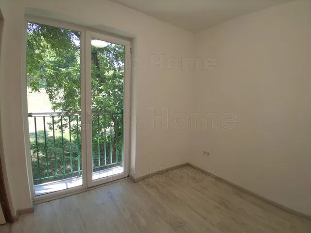 Eladó lakás Komló 34 nm