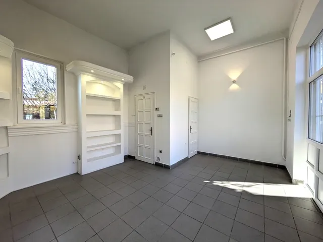 Eladó kereskedelmi és ipari ingatlan Debrecen, Kandia 20 nm