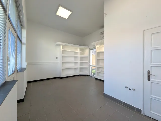 Kiadó kereskedelmi és ipari ingatlan Debrecen, Kandia 22 nm