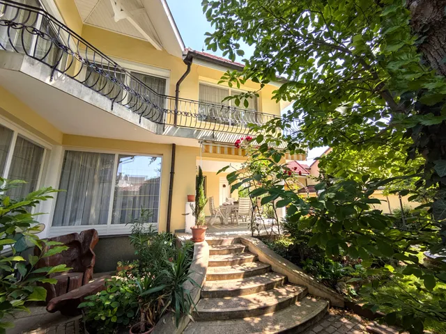 Eladó ház Debrecen, Nagyerdő 295 nm