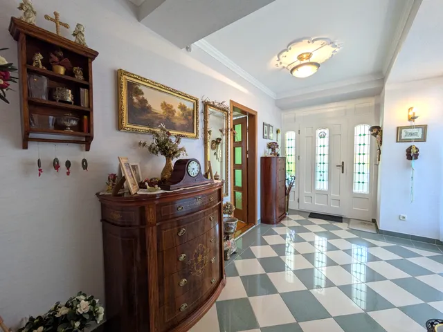 Eladó ház Debrecen, Nagyerdő 295 nm