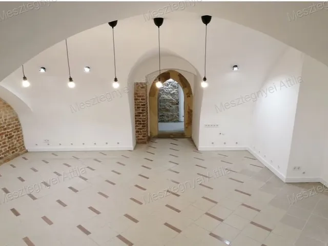 Eladó kereskedelmi és ipari ingatlan Sopron, Belváros 62 nm