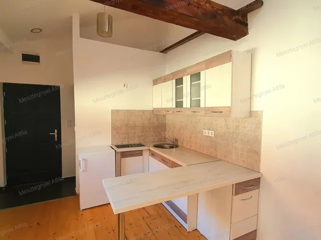 Eladó lakás Sopron, Belváros 21 nm