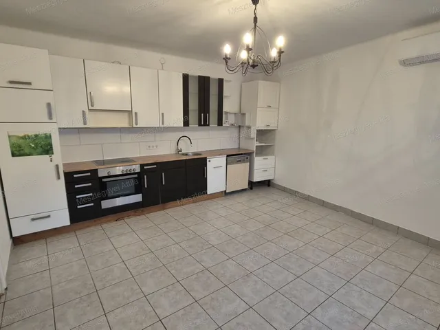 Kiadó lakás Sopron, Aranyhegy 84 nm