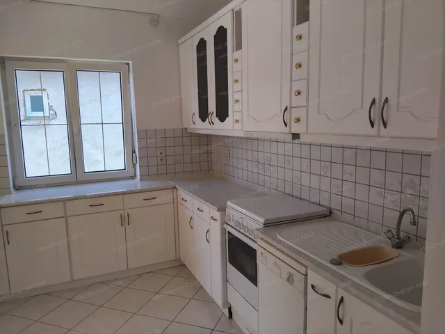 Eladó ház Sopron, Ravazd utcai lakótelep 190 nm