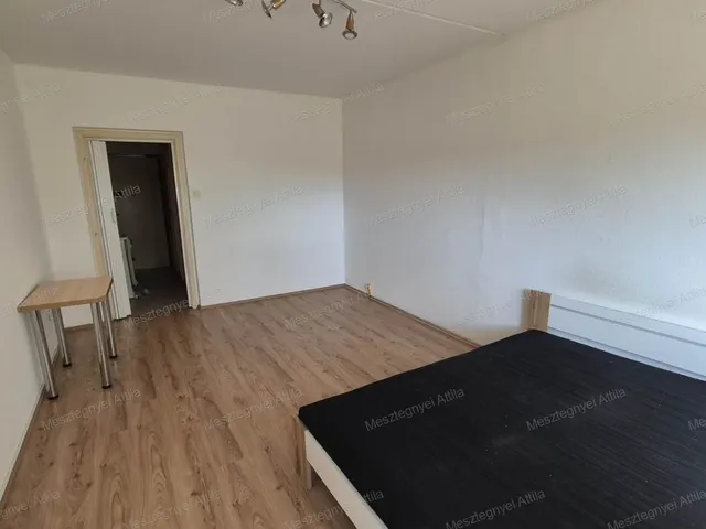 Kiadó lakás Sopron, Jereván-lakótelep 28 nm
