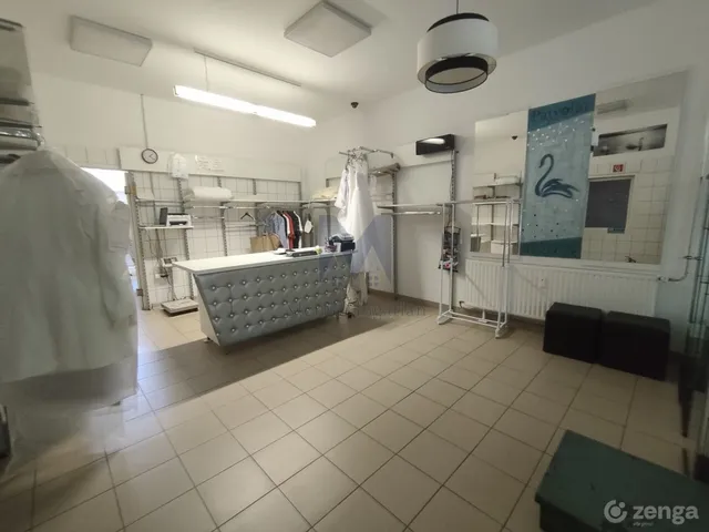 Eladó kereskedelmi és ipari ingatlan Győr 78 nm