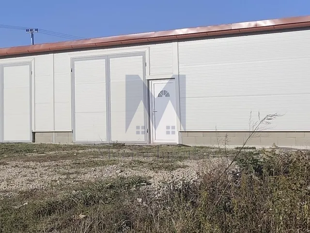 Kiadó kereskedelmi és ipari ingatlan Győrújfalu 240 nm