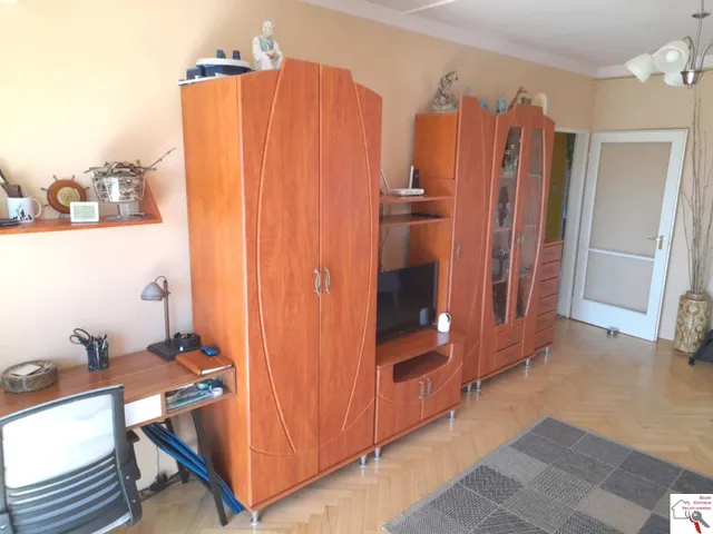 Eladó lakás Pécs, Uránváros, Eladó két szobás, erkélyes panel lakás Pécsett a Jedlik Ányos utcában 54 nm