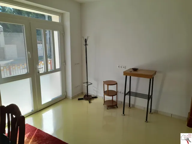 Kiadó kereskedelmi és ipari ingatlan Pécs, Kertváros 60 nm