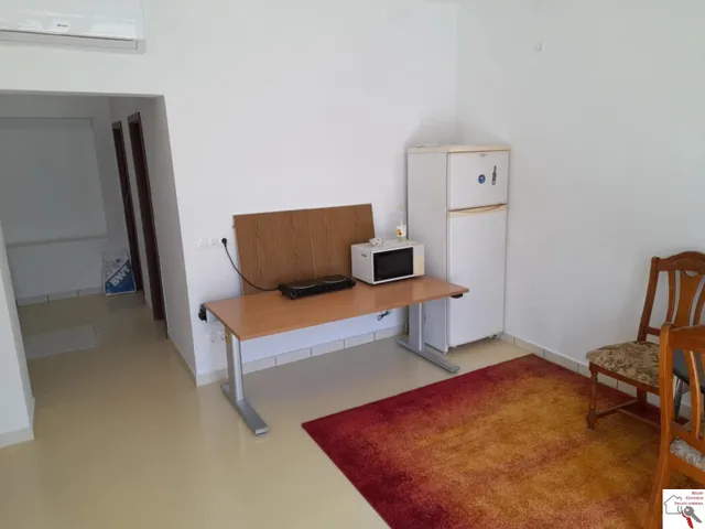 Kiadó kereskedelmi és ipari ingatlan Pécs, Kertváros, Kiadó színvonalas iroda Pécsett, régi Kertvárosban 60 nm