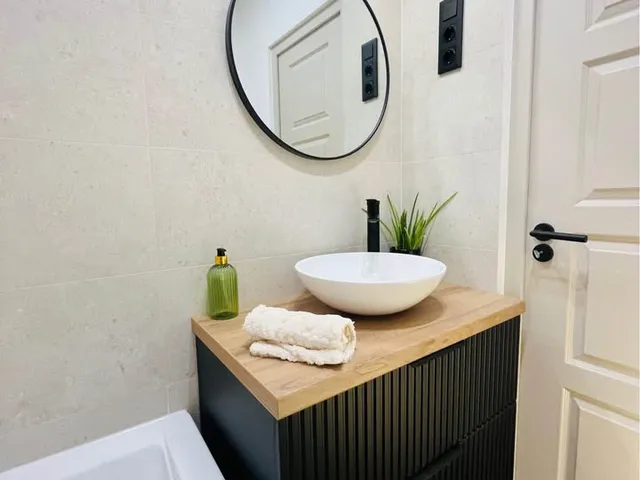 Eladó lakás Pécs, Belváros, Eladó 10/4 emeleti prémium felújított 3 sz. panel lakás Pécsett a Nagy L. kir. útján 63 nm