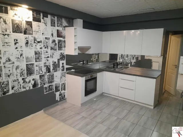 Eladó lakás Pécs, Kertváros, Eladó 2,5 szobás, erkélyes panel lakás extra áron Pécsett a Siklósi úton 52 nm