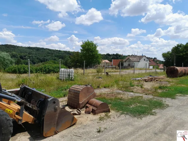 Eladó telek Pécs 3200 nm